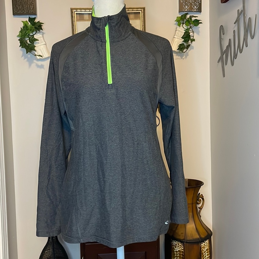 Champion Long Sleeve Half zip Sport/Fitness Too Small